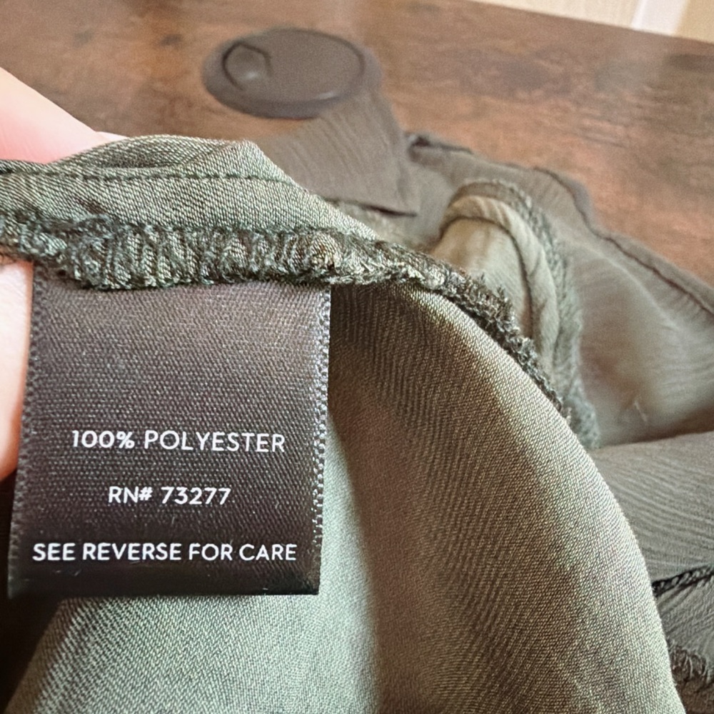 Simply Vera Vera Wang Olive Green V-Neck Sleeveless Tank, Oldie but Goodie!! - Picture 3 of 9